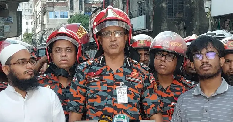 ফায়ার সার্ভিসের ঢাকা বিভাগের উপ-পরিচালক ছালেহ উদ্দিন আহমেদ